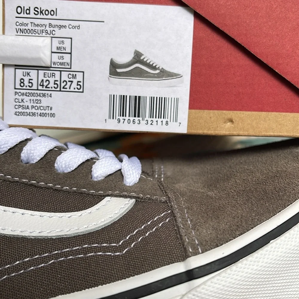 Vans Men’s Old Skool
Color Theory Bungee Cord
VN0005UF9JC
Sneakers - Picture 16 of 16